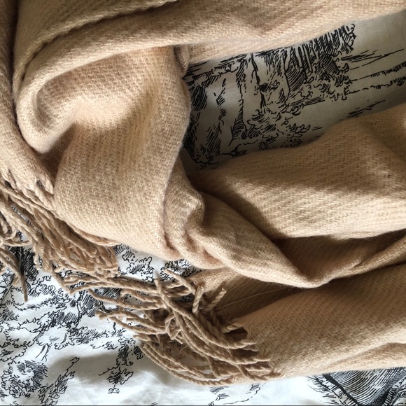 long beige scarf - Picture 2 of 2